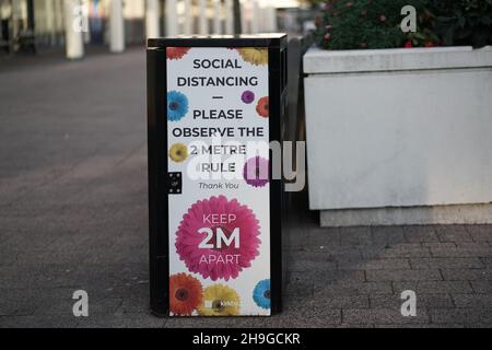 Centro di Kirkby. Kirkby è una città dell'Inghilterra del distretto di Merseyside. Storicamente in Lancashire. Si trova a 5 miglia a nord di Huyton e a 6 miglia a nord-est di Liverpool. La popolazione nel 2011 era di 40,472 abitanti. È la città più grande del distretto metropolitano di Knowsley Foto Stock