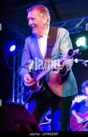 Il chitarrista e cantante Hamish Stuart si esibisce al Canterbury Festival il 2021 ottobre Foto Stock