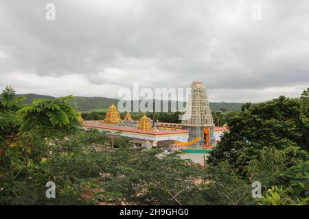 Sri Balaji Mandir, conosciuto anche come Sri Venkateswara tempio, Narayanpur, Pune, Maharashtra, India Foto Stock
