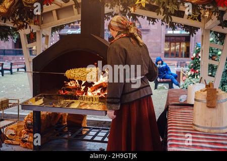 Mosca, Russia, 10 gennaio 2020 : Celebrazione del Capodanno e del Natale sulla Piazza Rossa nel centro di Mosca. Fiera delle vacanze e parco divertimenti vicino al Cremlino. Foto Stock