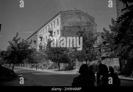 Warszawa, 1948-07-01. Ulica Poznañska w Œródmieœciu. wb PAP Dok³adny dzieñ wydarzenia nieustalony. Varsavia, 1 luglio 1948. Via Poznanska nel centro della città. wb PAP Foto Stock