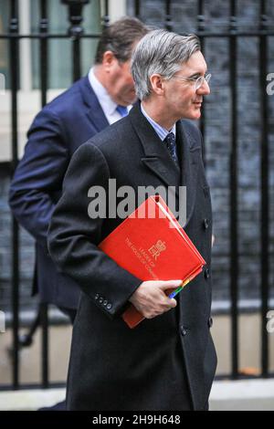 Londra, Regno Unito. 7 Dic 2021. Jacob Rees-Mogg MP, Signore Presidente del Consiglio, leader della Camera dei Comuni.Ministri partecipano alla riunione del gabinetto in Downing Street. Credit: Imagplotter/Alamy Live News Foto Stock