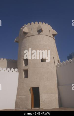 All'interno del Qasr al Hosn, Forte Bianco, Forte Vecchio, o Forte Palazzo, precedentemente residenza dello sceicco regnante di Abu Dhabi e del palazzo dell'emiro Foto Stock