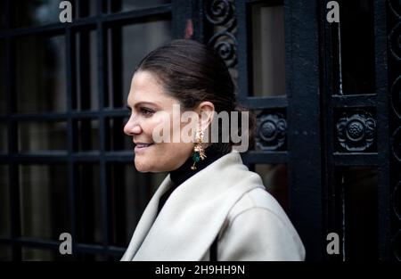 Parigi, Francia. 7 dicembre 2021. Crown Princess Victoria visita il dormitorio svedese presso la City Universitaire Paris, Francia, il 07 dicembre 2021. La Crown Princess è in visita di tre giorni a Parigi. Foto: Christine Olsson/TT code 10430 Credit: TT News Agency/Alamy Live News Foto Stock