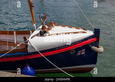 DARTMOUTH, DEVON, Regno Unito - LUGLIO 29 : Vista di ex RNLB Henry Finlay scialuppa di salvataggio sul fiume Dart a Dartmouth, Devon il 29 luglio 2012 Foto Stock