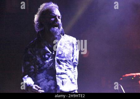 Warren Ellis di Dirty Three si esibisce al Shepherds Bush O2 di Londra Foto Stock