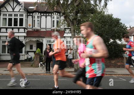 Scene della Mezza Maratona di Ealing del 2013 Foto Stock