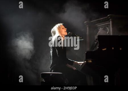 Agnes Obel vive sul palco della Union Chapel di Londra Foto Stock