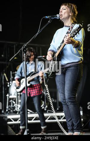 Angel Olsen si esibisce al festival Green Man 2014 di Glanusk Park, South Wales Foto Stock