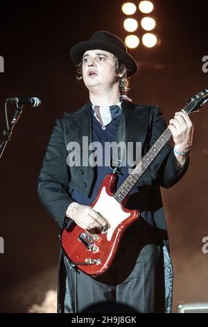 Pete Doherty dei Libertines chiude il Festival di lettura 2015 sulla fase principale Foto Stock