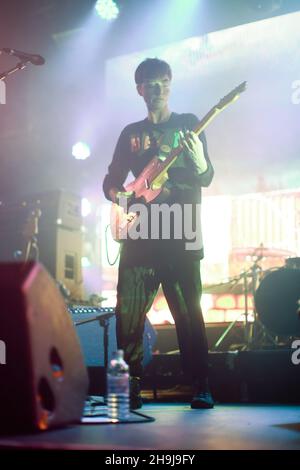 LoneLady aka Julie Ann Campbell suona dal vivo sul palco al Heaven di Londra come parte del suo tour dell'entroterra. Foto Stock