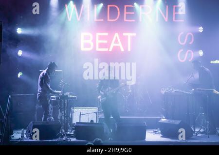 LoneLady aka Julie Ann Campbell suona dal vivo sul palco al Heaven di Londra come parte del suo tour dell'entroterra. Foto Stock