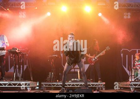 Il cantante danese Mo (vero nome Karen Marie Orsted) si esibisce dal vivo sul palco della BBC 6 Music al festival Latitude 2016 di Southwold, Suffolk Foto Stock