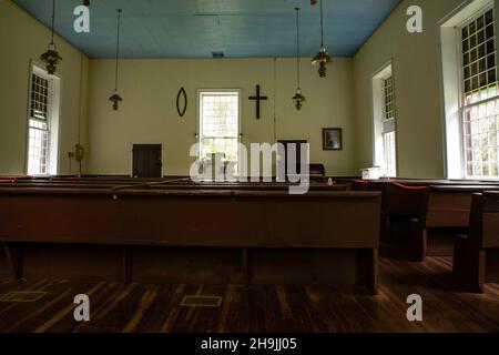 Rocky Springs Methodist Church, un'antica chiesa di campagna. Rocky Springs, un sito cittadino abbandonato, lungo la Natchez Trace Parkway, Mississippi, USA. Foto Stock