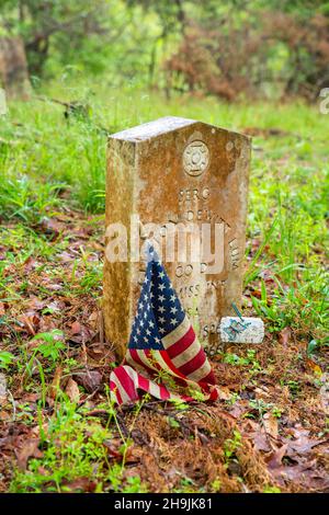 Cimitero presso la chiesa metodista di Rocky Springs, un'antica chiesa di campagna. Rocky Springs, un sito cittadino abbandonato, lungo la Natchez Trace Parkway, Mississippi Foto Stock