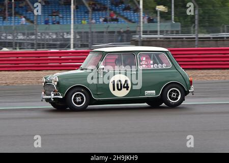 Chris Middlehurst, Morris Mini Cooper S, Classic Mini Challenge, una gara per la classica icona britannica degli anni '60, che si tiene sul circuito Grand Prix, Silver Foto Stock