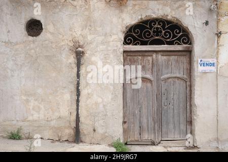 Casa in vendita a Sciacca. Da una serie di foto di viaggio in Sicilia, Italia. Data foto: Martedì 3 ottobre 2017. Il credito fotografico dovrebbe essere: Richard Grey/EMPICS Entertainment Foto Stock