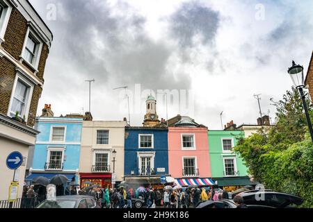 Scene di un giorno piovoso mercato di Portobello a Londra. Data foto: Sabato 22 settembre 2018. Il credito fotografico dovrebbe essere: Richard Grey/EMPICS Entertainment Foto Stock