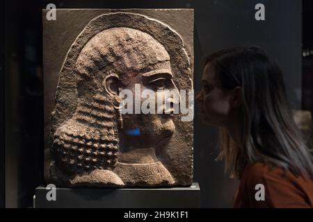 Un sollievo di re Ashurbanipal, nella giornata stampa della mostra della BP "Io sono Ashurbanipal: Re del mondo, re d'Assiria", che si svolge l'8 novembre 2018 Ð 24 febbraio 2019 presso il British Museum di Londra. Data foto: Lunedì 5 novembre 2018. Il credito fotografico dovrebbe essere: Richard Grey/EMPICS Foto Stock