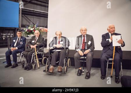 Cinque veterani della seconda Guerra Mondiale (L-R: Ralph Levy, Alfred Guberman, Jack Toper, Bernard Carton e Laurence 'Benny' Goodman) a Hidden Heroes, un evento che celebra il ruolo svolto da volontari ebrei nella Royal Air Force durante la seconda Guerra Mondiale, al RAF Museum di Londra. L'evento è parte delle celebrazioni per il centenario della RAF. Data foto: Giovedì 15 novembre 2018. Il credito fotografico dovrebbe essere: Richard Grey/EMPICS Foto Stock