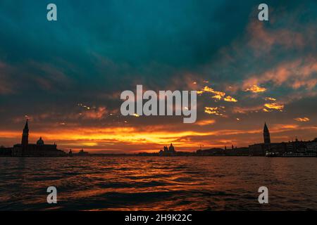 Vista generale di Venezia al tramonto. Da una serie di foto di viaggio in Italia. Data foto: Lunedì 11 febbraio 2019. Il credito fotografico dovrebbe essere: Richard Grey/EMPICS Foto Stock