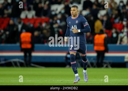 PARIJS, FRANCIA - 7 DICEMBRE: Kylian Mbappe di Parigi Saint-Germain durante il Gruppo A - UEFA Champions League partita tra Parigi Saint-Germain e Club Brugge al Parc des Princes il 7 dicembre 2021 a Parijs, Francia (Foto di Herman Dingler/Orange Pictures) Foto Stock