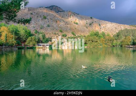 Lago di Zaros in primavera, Creta, Grecia. Foto Stock