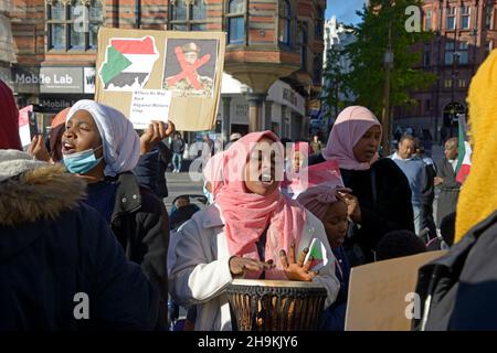 Le donne sudanesi protestano contro l'azione in Sudan. Foto Stock