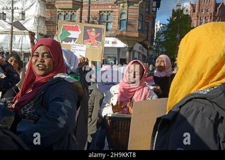 Le donne sudanesi protestano contro l'azione in Sudan. Foto Stock