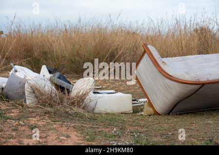 Illegale di discarica di rifiuti Foto Stock