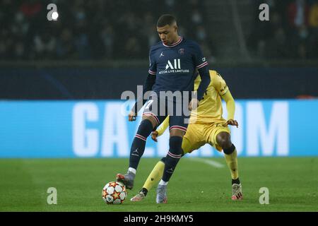 PARIJS, FRANCIA - 7 DICEMBRE: Kylian Mbappe di Parigi Saint-Germain durante il Gruppo A - UEFA Champions League partita tra Parigi Saint-Germain e Club Brugge al Parc des Princes il 7 dicembre 2021 a Parijs, Francia (Foto di Herman Dingler/Orange Pictures) Foto Stock