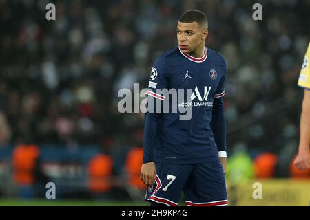 PARIJS, FRANCIA - 7 DICEMBRE: Kylian Mbappe di Parigi Saint-Germain durante il Gruppo A - UEFA Champions League partita tra Parigi Saint-Germain e Club Brugge al Parc des Princes il 7 dicembre 2021 a Parijs, Francia (Foto di Herman Dingler/Orange Pictures) Foto Stock