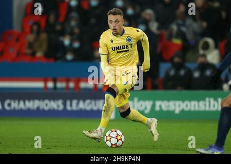 PARIJS, FRANCIA - 7 DICEMBRE: Noa Lang del Club Brugge durante il Gruppo A - UEFA Champions League partita tra Parigi Saint-Germain e Club Brugge al Parc des Princes il 7 dicembre 2021 a Parijs, Francia (Foto di Herman Dingler/Orange Pictures) Foto Stock