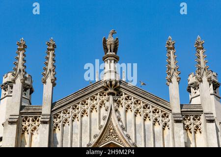 Cambridge, Regno Unito, 23 luglio 2019: Vista pittoresca del famoso Ponte coperto dei Sospiri al St John's College, fiume Cam, nessuna gente Foto Stock