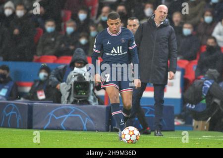 Parigi, Francia. 7 dicembre 2021. Kylian Mbappe - Champions League - Gruppo A - Paris St Germain vs Bruges in Parc des Princes a Parigi, Francia, il 7 dicembre 2021. (Foto di Lionel Urman/Sipa USA) Credit: Sipa USA/Alamy Live News Foto Stock