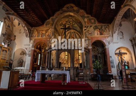 Bellissimo santuario della Basilica di San fermo maggiore a Verona Foto Stock