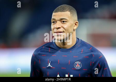 PARIJS, FRANCIA - 7 DICEMBRE: Kylian Mbappe di Parigi Saint Germain durante il Gruppo A - UEFA Champions League partita tra Parigi Saint-Germain e Club Brugge al Parc des Princes il 7 dicembre 2021 a Parijs, Francia (Foto di Herman Dingler/Orange Pictures) Foto Stock