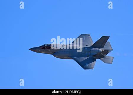 United States Marine Corps F-35B Lightning II esegue un volo durante una dimostrazione a bordo di MCAS Miramar, a San Diego, California. Foto Stock