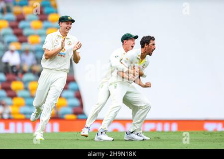 Rory Burns, licenziato da Mitchell Starc nella prima palla della partita Foto Stock