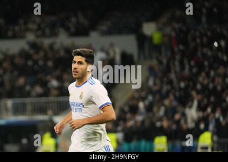 Madrid, Spagna. 7th Dic 2021. Il Real Madrid Marco Asensio reagisce durante la partita di calcio del gruppo D della UEFA Champions League tra Real Madrid e Inter Milan allo stadio Santiago Bernabeu di Madrid, in Spagna, il 7 dicembre 2021. Credit: Meng Dingbo/Xinhua/Alamy Live News Foto Stock