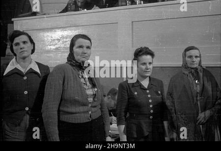 Warszawa, 1948-12-17. Kongres Zjednozeniowy Polskiej Partii Robotniczej (PPR) i Polskiej Partii Socjalistycznej (PPS), 15-21 XII, w luli Politechniki Warszawskiej. I Zjazd Polskiej Zjednoczonej Partii Robotniczej (PZPR). NZ. Delegatki Ligi Kobiet. ka PAP/Wojciech Kondracki Varsavia, 17 dicembre 1948. Il Congresso di unificazione del Partito operaio Polacco (PPR) e del Partito Socialista Polacco (PPS), presso l'Università della tecnologia di Varsavia il 15-21 dicembre. Il Congresso del 1st del Partito operaio Unito Polacco (PZPR). Nella foto: Delegati della Lega delle donne. ka PAP/Wojciech Kondracki Foto Stock