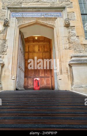 Ingresso alla Scuola di grammatica e Storia, la vecchia biblioteca Bodleiana, l'università di Oxford, Inghilterra. Foto Stock