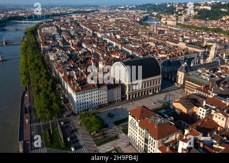 Lione (Francia centro-orientale): Vista aerea della riva destra del fiume Rodano, nel centro della città, 1st circondario (distretto). Immobiliare, vecchio b Foto Stock