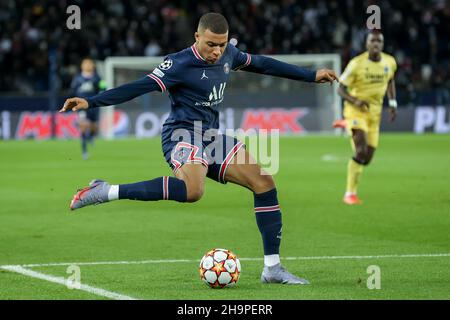 PARIJS, FRANCIA - 7 DICEMBRE: Kylian Mbappe di Parigi Saint Germain durante il Gruppo A - UEFA Champions League partita tra Parigi Saint-Germain e Club Brugge al Parc des Princes il 7 dicembre 2021 a Parijs, Francia (Foto di Herman Dingler/Orange Pictures) Foto Stock