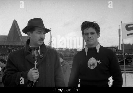 Zakopane, 1949-02-24. Od 23 lutego do 3 marca odbywa³y siê Miêdzynarodowe Zawody Narciarskie o Puchar Tatr, z udzia³em kilkudziesiêciu sportowców z Polski, Bu³garii, Czechos³owacji, Finlandii, Rumunii i Wêgier. Pierwszego dnia odby³ siê bieg mê¿czyzn na 18 kilometrów, zaliczany do kombinacji norweskiej, ze startem i met¹ na stadionie Pod Krokwi¹. Zawodnik z Rumunii. pw PAP Zakopane, 24 febbraio 1949. Il Concorso Internazionale di Sci di Tatra Mountain Cup si è tenuto dal 23 febbraio al marzo 3, riunendo diverse dozzine di concorrenti dalla Polonia, dalla Bulgaria e dalla Repubblica Ceca Foto Stock