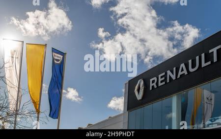 Llucmajor, Spagna; dicembre 05 2021: Primo piano di una concessionaria Renault in una giornata di sole, nella città di Mallorcan di Llucmajor Foto Stock