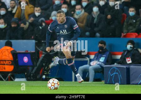 PARIJS, FRANCIA - 7 DICEMBRE: Kylian Mbappe di Parigi Saint Germain durante il Gruppo A - UEFA Champions League partita tra Parigi Saint-Germain e Club Brugge al Parc des Princes il 7 dicembre 2021 a Parijs, Francia (Foto di Herman Dingler/Orange Pictures) Foto Stock