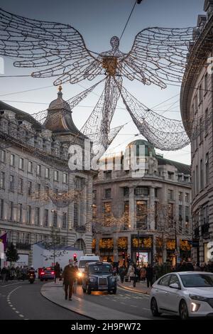 Regno Unito, Inghilterra, Londra, Regent Street, luci natalizie Foto Stock