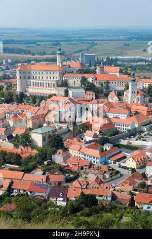 Vista sulla città, Mikulov, Nikolsburg, distretto di Broclav, regione di Jihomoravsky, Moravia meridionale, Repubblica Ceca Foto Stock