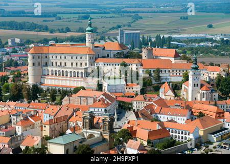 Vista sulla città, Mikulov, Nikolsburg, distretto di Broclav, regione di Jihomoravsky, Moravia meridionale, Repubblica Ceca Foto Stock